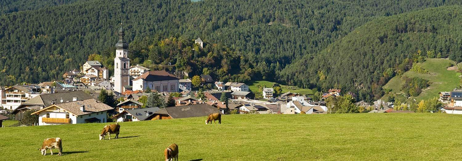 Kastelruth In Südtirol | Infos Für Urlaub Nahe Der Seiser Alm